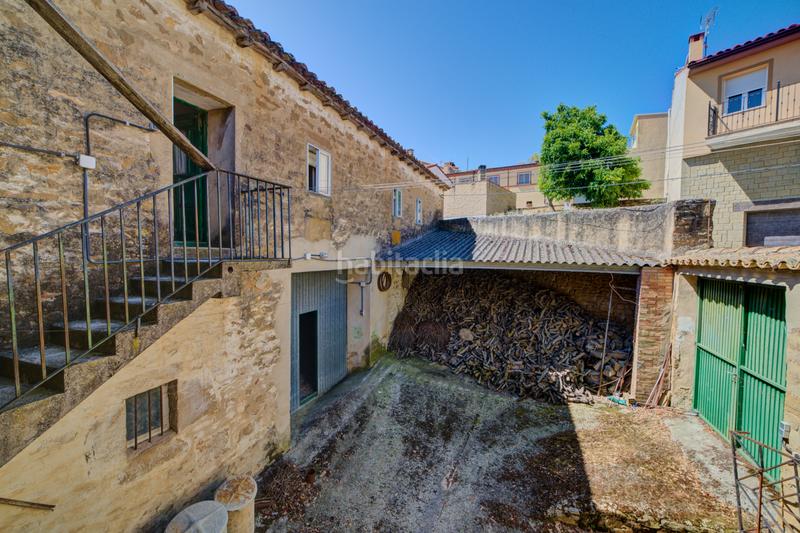 Foto 44f85b10-4392-40ee-a4e7-cea27ef495d0. Casa unifamiliar independiente con jardin en Pueyo