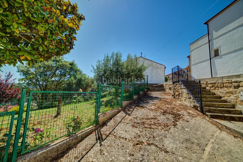Foto b0c44d2d-bf15-43c1-b1c3-f261ccd8cb84. Casa unifamiliar independiente con jardin en Pueyo