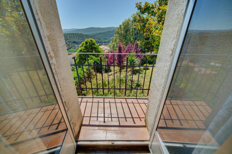 Foto bad32df3-17db-48b7-91ec-0de398eaa8f4. Casa unifamiliar independiente con jardin en Pueyo
