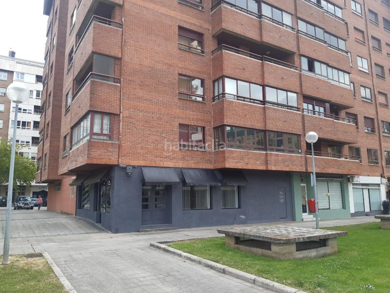 Foto a159cdb2-b55b-4e0b-8388-9cc8591734af. Alquiler local comercial en pamplona-iruña - Iturrama 34-36 Iturrama local preparado 75 m2 chaflán en Pamplona / Iruña