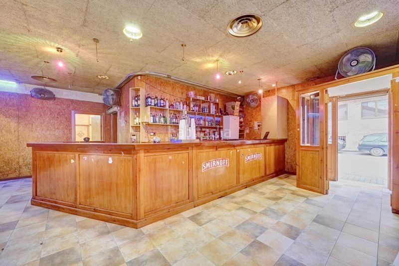Foto d6dd8af7-39ad-473f-83ef-49e85e32add7. Local comercial a Falces