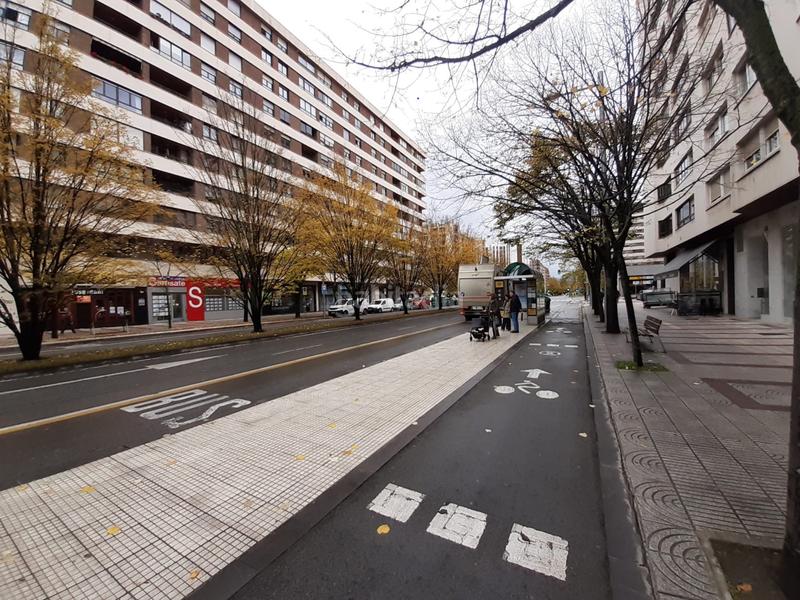 Foto 221323b6-6731-49e5-be66-646d65596c16. Location local commercial dans pamplona-iruña - avenida pio xii 19 dans Pamplona / Iruña