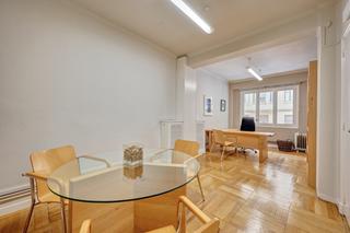 Bureau  Calle paulino caballero  23. pamplona-iruña. Oficina con posibilidad de transformación en vivienda ofrecemos