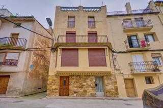Casa a Falces. Gran casa de 4 plantas en el centro de falces con terraza y much