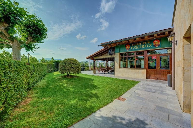 Foto abdac7b4-7cab-4721-835c-a19782b419a6. Geschäftsraum in Galar