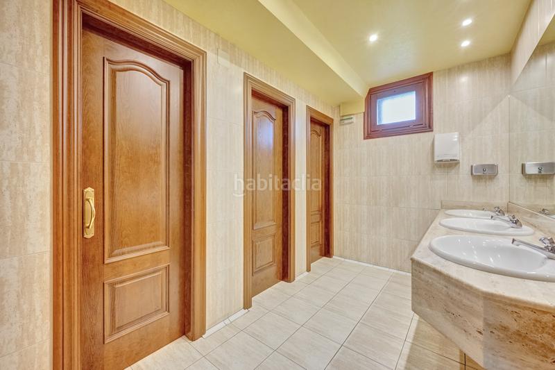 Foto d204a698-8d39-41f1-a24f-8c631e67e624. Geschäftsraum in Galar