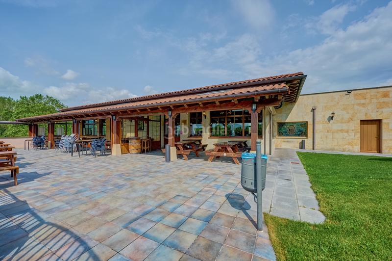 Foto f4efc716-669e-4c3a-87a5-b0fd740a53d2. Geschäftsraum in Galar