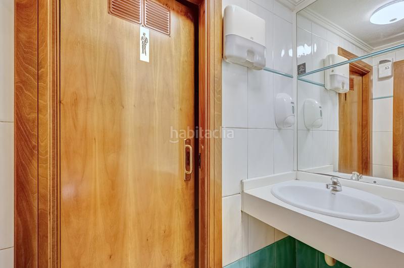 Foto b8ec3c0c-08e0-48ef-8d58-958d03d33cdf. Geschäftsraum in Galar