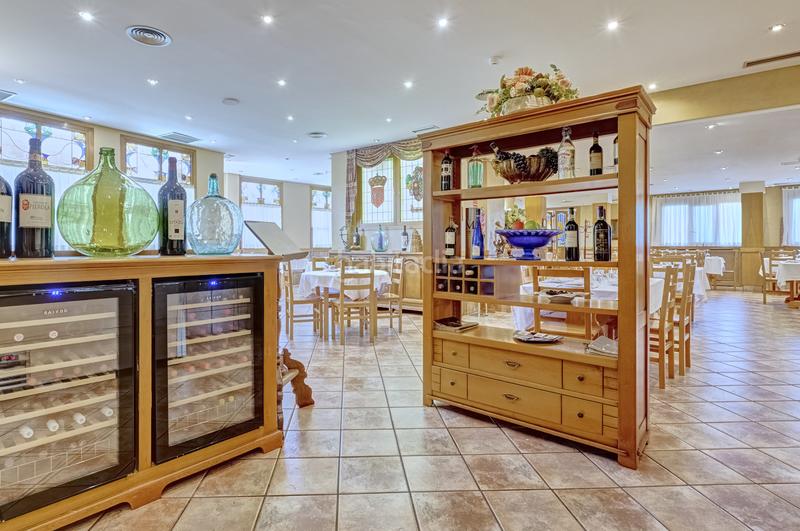 Foto f2ce3598-a262-433d-a669-93069a819113. Geschäftsraum in Galar