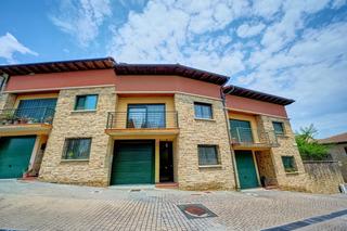 Casa  Tajonar - avenida pamplona. Adosado en perfecto estado en tajonar