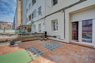 Etagenwohnung in Pamplona-iruña - calle aralar 48. Piso en 2 ensanche con fachada ventilada y terraza interior