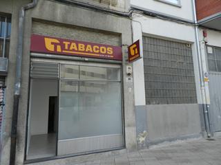 Location Local commercial à Pamplona-iruña - rio urrobi 10. En calle río urrobi 10, en la plaza peatonal en la que confluyen