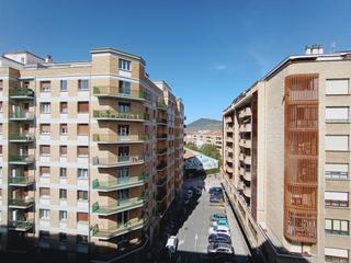 Lloguer Pis  Burlada-burlata - mayor 18. Vivienda alquiler 3 habitaciones con calefacccion central en bur