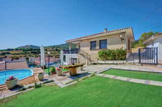 Casa  Estella-lizarra - calle rochapea. Casa independiente con gran parcela y piscina