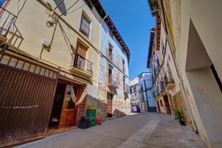 Maison à Falces. Amplia casa de 3 plantas con terraza, balcones y solar en pleno