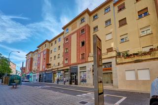 Piso en Milagrosa. Piso reformado con terraza, balcón y dormitorio en suite en el c