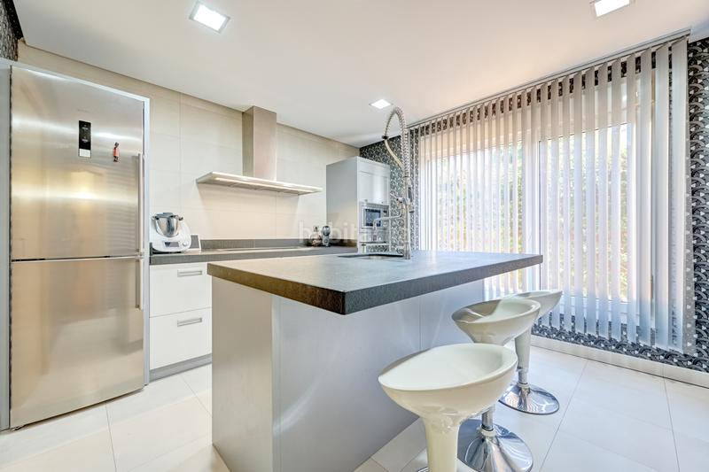 Foto 03eb2107-04e5-4c72-991e-a4159ff4acf6. Haus mit heizung parking pool in Iza