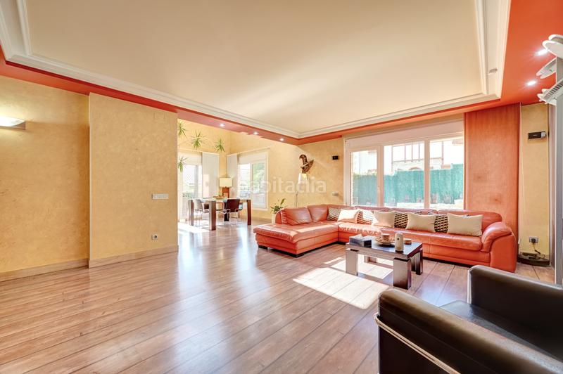 Foto 278176d8-c606-47b8-817f-6fccd33b75ba. Haus mit heizung parking pool in Iza