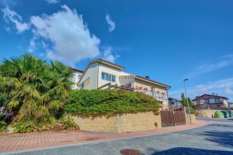 Foto 4516f2ee-c773-4cba-a58f-97c80ef95af2. Haus mit heizung parking pool in Iza