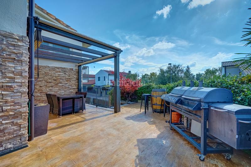 Foto 652d71bd-edcd-4e20-be0b-f053ea0c17e7. Haus mit heizung parking pool in Iza