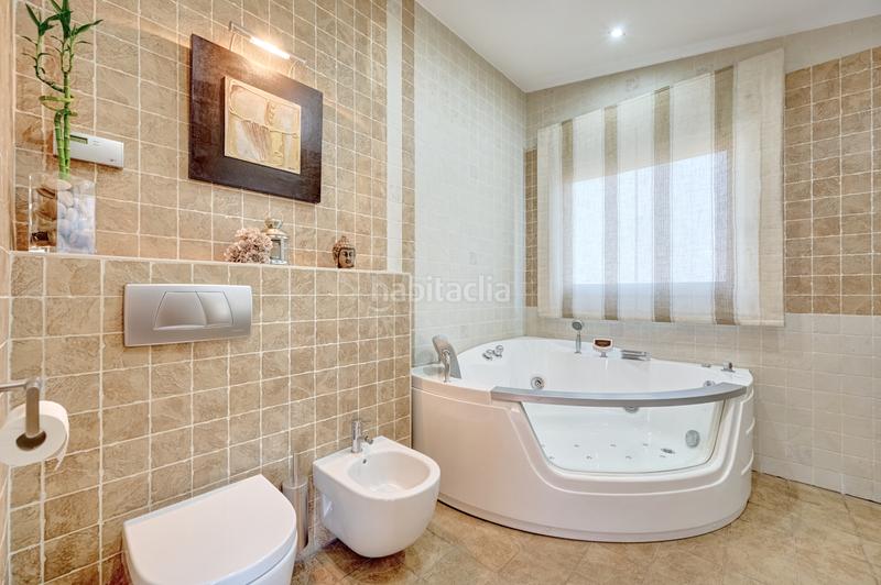 Foto 81a4fbf9-2666-43e0-8d6c-239a25110912. Haus mit heizung parking pool in Iza