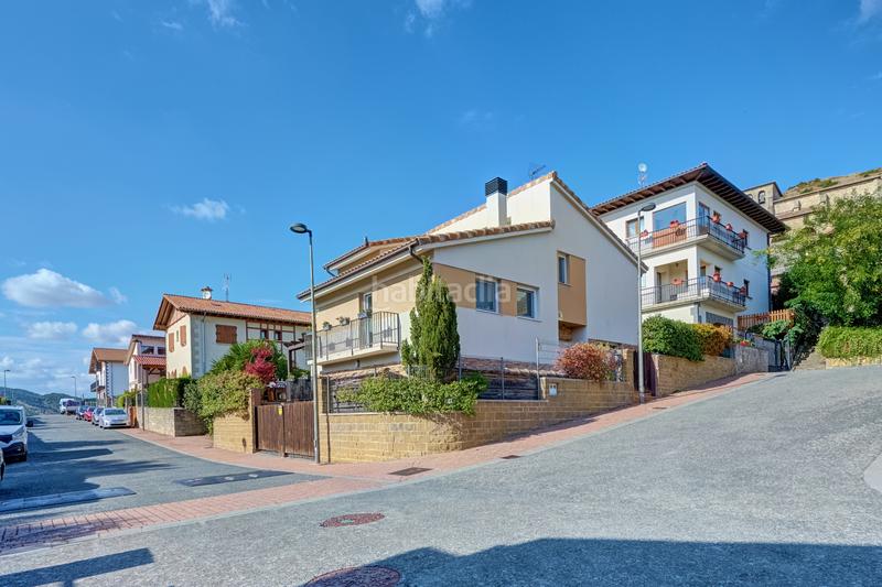 Foto 99b0c7fa-0532-48b7-a2ff-2cd08efb4b33. Haus mit heizung parking pool in Iza