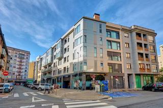 Pis a Villava / Atarrabia. Bajo con jardin en villava