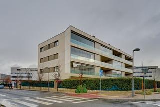 Piso  Huarte-uharte - calle praga. Modernidad que abraza