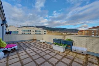 Pis  Pamplona-iruña - c/francisco sáenz de oiza  4. pamplona-iruña. 10024 el hogar de tus sueños te espera en buztintxuri   luz, amp