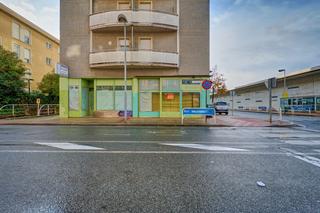Local commercial à Pamplona-iruña - señorio de echalaz 16. Local comercial en lo mejor de mendillorri