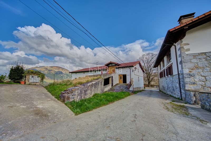 Foto 739f90ca-e385-4786-97c0-16355e60671f. Casa amb calefacció a Larraun