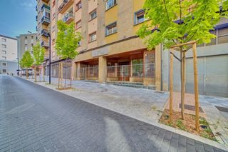 Business premise  Burlada-burlata - hilarión eslava. Se ofrece en venta un amplio local comercial en burlada, con 396