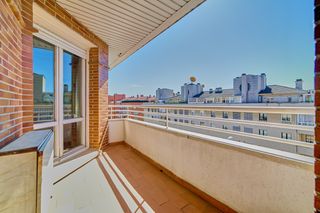 Pis  Barañain - avenida eulza. Un piso que respira última planta y vistas despejadas