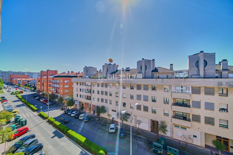 Foto 3ba64861-4993-4b81-8b7f-95012ba89d5a. Pis amb calefacció aparcament a Barañáin / Barañain