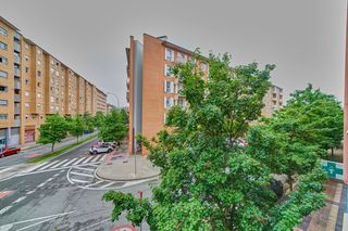 Appartamento  Pamplona-iruña - calle pedro alcatarena  . pamplona-iruña. Vivienda garaje y trastero en la rochapea