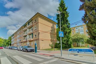 Pis a Chantrea. Piso en la txantrea frente a irubide , 3 habitaciones, salón, co