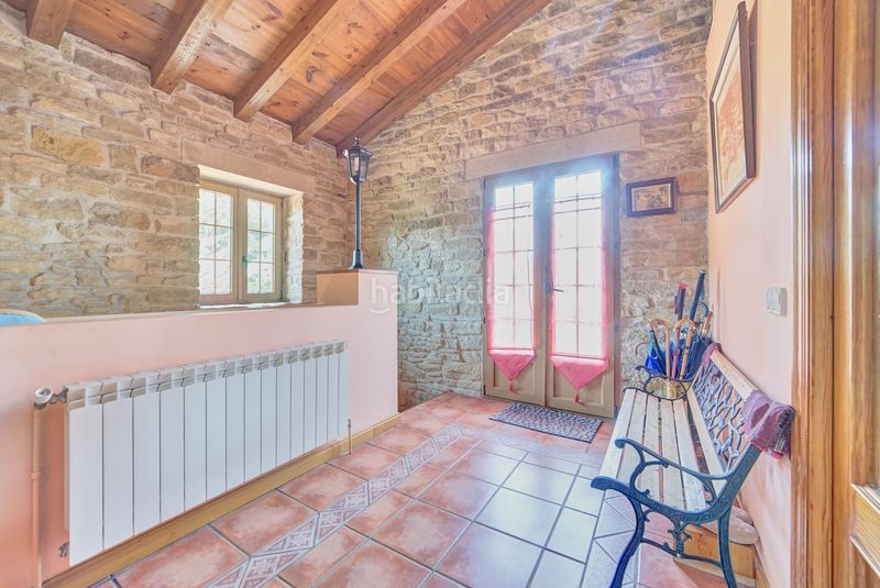 Foto e0e6087d-d92c-4428-8ca9-c39128f9ae64. Casa amb calefacció aparcament a Leoz