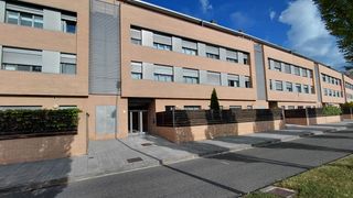 Miete Etagenwohnung in Mutilva - paseo santxiki 6. Bajo de 2 dormitorios con terrazas,  en mutilva.