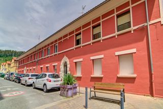 Flat in Villava / Atarrabia. Piso alto con jardin y trastero en villava, 3 habitaciones, saló