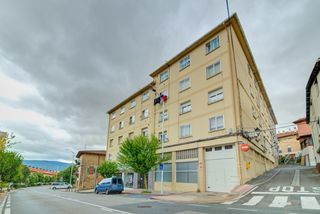Pis a Valle de Elorz / Elortzibar. Espacio, ascensor y buena ubicación en noain