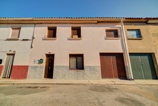 Casa  Calle alfonso 80. Casa con jardín