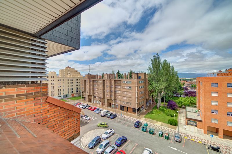 Foto a531cb67-b3db-4f4d-9fad-cf103c2d48af. Piso en plaza pio baroja 6 no hay duda de que mendebaldea tiene algo especial, ya que es uno de los barrios más cotizados de la vieja iruña y cuenta con todo en Pamplona / Iruña