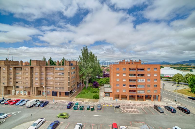 Foto d256fdaf-1f26-4e0f-ba65-a5124f9789e9. Piso en plaza pio baroja 6 no hay duda de que mendebaldea tiene algo especial, ya que es uno de los barrios más cotizados de la vieja iruña y cuenta con todo en Pamplona / Iruña