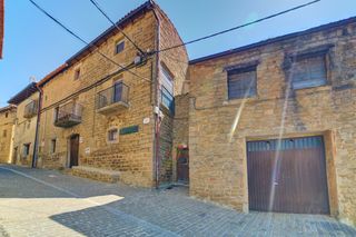 Casa  Ujué - calle pilerraina 1  ujué. En el encantadora localidad de ujue, con vision para negocio se