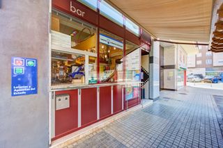 Business premise  Plaza los sauces 4. Se vende bar alykris en barañáin, con salida de humos, terraza c