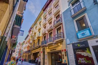 Pis  Calle san nicolás 32. pamplona-iruña. En plena calle san nicolás, entre los bares baseriberri y katuza