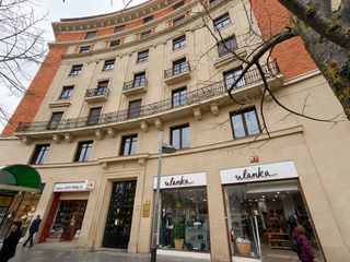 Rent Flat in Pamplona-iruña - plaza merindades 3. Piso de dos habitaciones para pareja ensanche