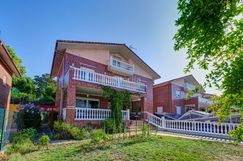 Foto 00e7e88d-0a76-4e4c-a854-cf5ae99665e1. Casa amb calefacció aparcament a Cizur