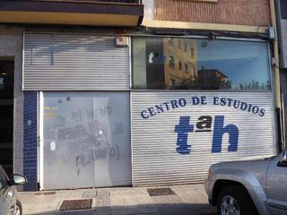 Oficina a Calle mendigorría 20. Venta de local preparado para academia en zona residencial