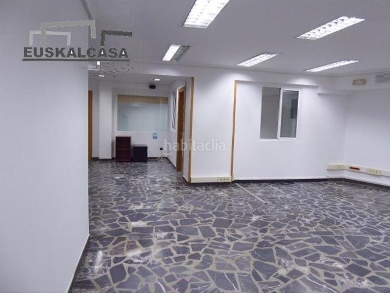 Foto f6a5b245-dc9b-4260-9899-04f3f309c4ee. Ufficio con riscaldamento in Campuzano Bilbao
